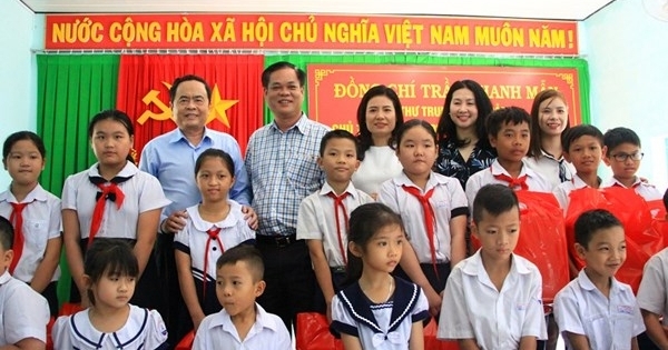 Cán bộ Mặt trận phải nói đi đôi với làm