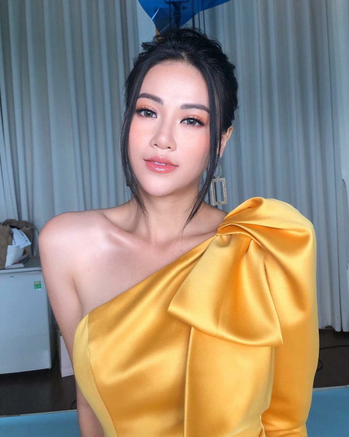 Bị tố phẫu thuật thẩm mỹ nhưng Hoa hậu Phương Kh&aacute;nh lại chứng minh &ldquo;gương mặt kh&aacute;c lạ&rdquo; l&agrave; nhờ trang điểm