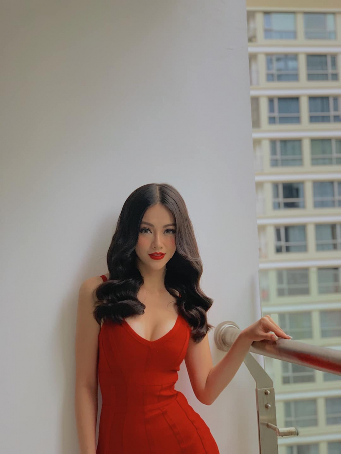 &nbsp;&ldquo;Mỗi ng&agrave;y một gương mặt&rdquo; m&agrave; d&acirc;n mạng đặt ra&nbsp;nghi vấn Phương Kh&aacute;nh &ldquo;lạm dụng&rdquo; phẫu thuật thẩm mỹ.