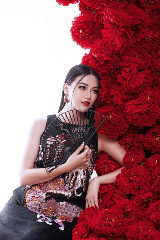 Bị tố phẫu thuật thẩm mỹ nhưng Hoa hậu Phương Kh&aacute;nh lại chứng minh &ldquo;gương mặt kh&aacute;c lạ&rdquo; l&agrave; nhờ trang điểm