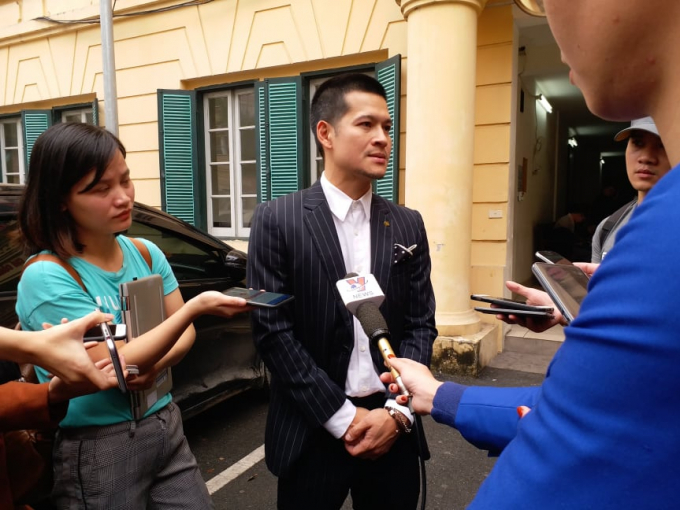 Đạo diễn Việt T&uacute;.