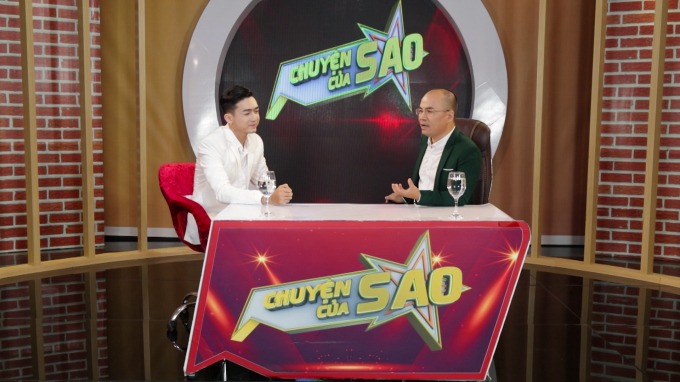 Triệu Long giao lưu c&ugrave;ng MC Minh Đức.