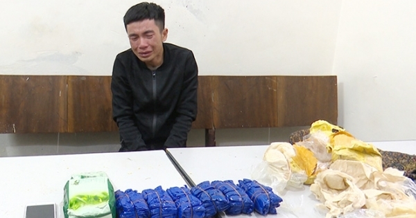 Tin nhanh: Bắt đối tượng vận chuyển gần 12000 viên hồng phiến, 1 kg ma túy đá