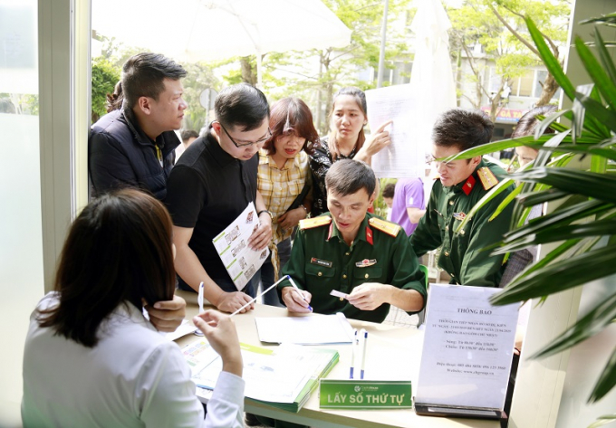 Rất đ&ocirc;ng người đ&atilde; đến nộp hồ sơ mua/thu&ecirc; Nh&agrave; ở x&atilde; hội NO2, NO3 &ndash; EcoHome 3 trong ng&agrave;y đầu ti&ecirc;n.