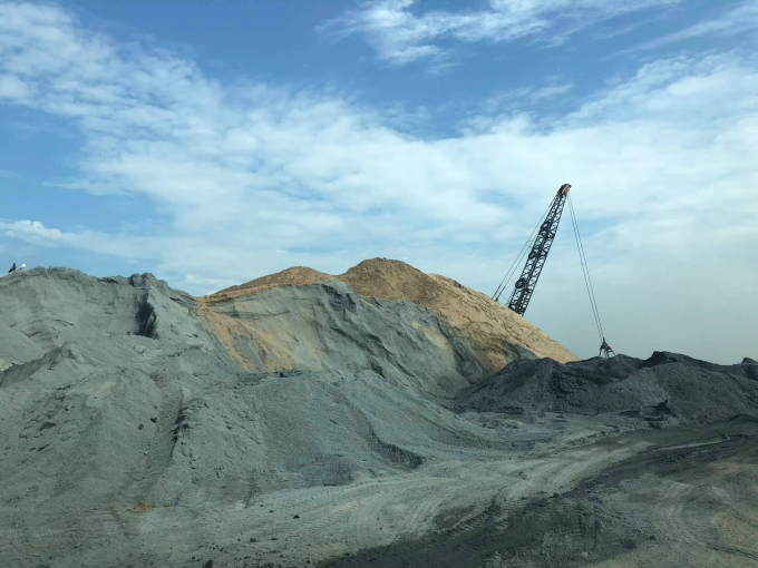 Đ&aacute;ng ch&uacute; &yacute;, tại khu vực bến thủy nội địa n&agrave;y xảy ra t&igrave;nh trạng lấn s&ocirc;ng Đồng Nai, lấn rạch để hoạt động. Cụ thể, diện t&iacute;ch lấn s&ocirc;ng Đồng Nai m&agrave; cơ quan chức năng x&aacute;c nhận l&agrave; 2.844,4m2 v&agrave; diện t&iacute;ch lấn rạch l&agrave; 2.283,5m2.