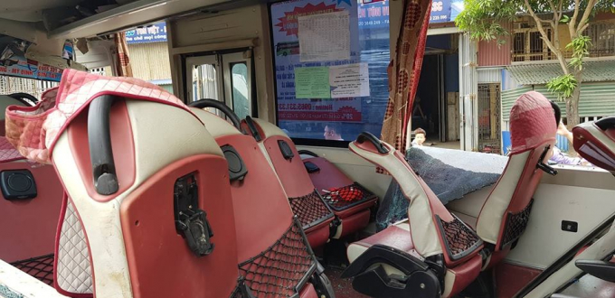 C&aacute;c ghế ngồi tr&ecirc;n xe bị bật tung.