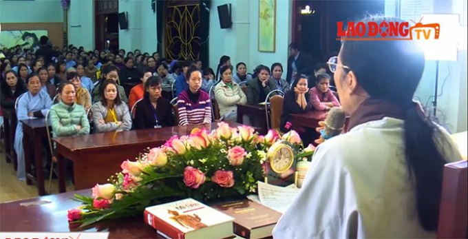 Dự kiến chiều 23/3, C&ocirc;ng an TP U&ocirc;ng B&iacute; sẽ triệu tập b&agrave; Phạm Thị Yến - người rao giảng vong b&aacute;o o&aacute;n ở ch&ugrave;a Ba V&agrave;ng l&ecirc;n l&agrave;m việc. (Nguồn: B&aacute;o Lao động)&nbsp;&nbsp;