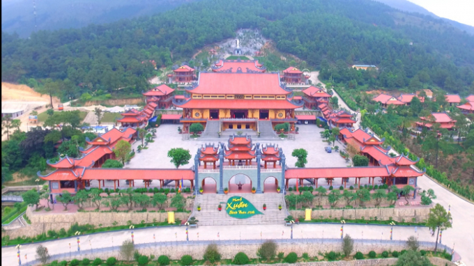 To&agrave;n cảnh ch&ugrave;a Ba V&agrave;ng nh&igrave;n từ tr&ecirc;n cao (Ảnh: Kh&aacute;m ph&aacute; Việt Nam).