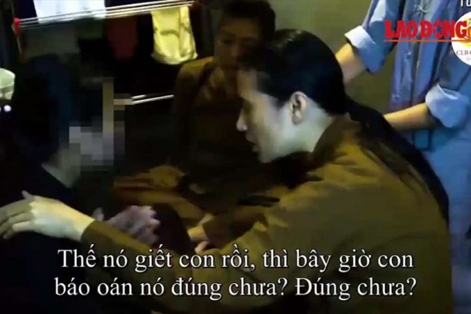 H&igrave;nh ảnh thỉnh vong b&aacute;o o&aacute;n, chuyển nghiệp ở ch&ugrave;a Ba V&agrave;ng do PV B&aacute;o Lao Động ghi lại..