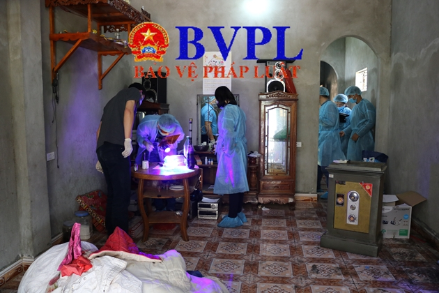 &nbsp;C&aacute;c cơ quan chức năng đang kh&aacute;m nghiệm trong nh&agrave; C&ocirc;ng.