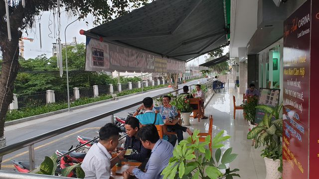 Một năm sau vụ ch&aacute;y thảm khốc, cuộc sống ở Carina đ&atilde; hồi sinh