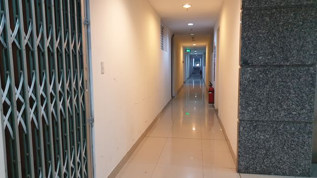 H&agrave;nh lang chung cư Carina về đ&ecirc;m&nbsp;