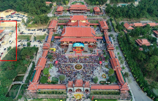 To&agrave;n cảnh ch&ugrave;a Ba V&agrave;ng (&ocirc; kẻ đỏ l&agrave; nơi giải vong)