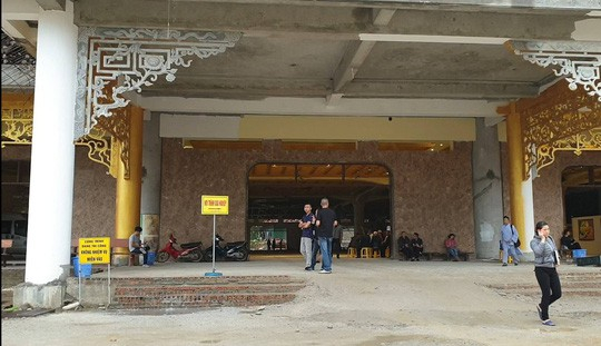 Cận cảnh nơi thỉnh vong, giải nghiệp tại ch&ugrave;a Ba V&agrave;ng