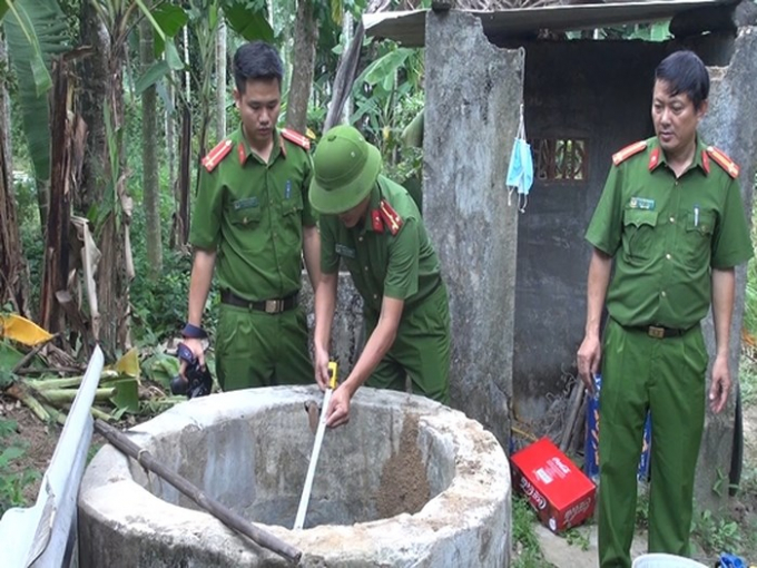 Đạt c&oacute; mất 500.000 đồng, nghi ngờ người vợ lấy nhưng kh&ocirc;ng n&oacute;i n&ecirc;n tức giận. Trong l&uacute;c c&atilde;i nhau, Đạt đ&atilde; n&eacute;m con m&igrave;nh xuống giếng nước tử vong. (Ảnh minh họa).