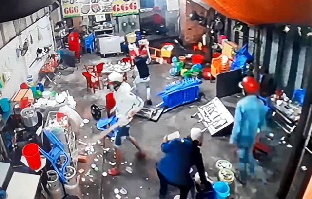 Qu&aacute;n ốc của chị Kim A. bị cồn đồ