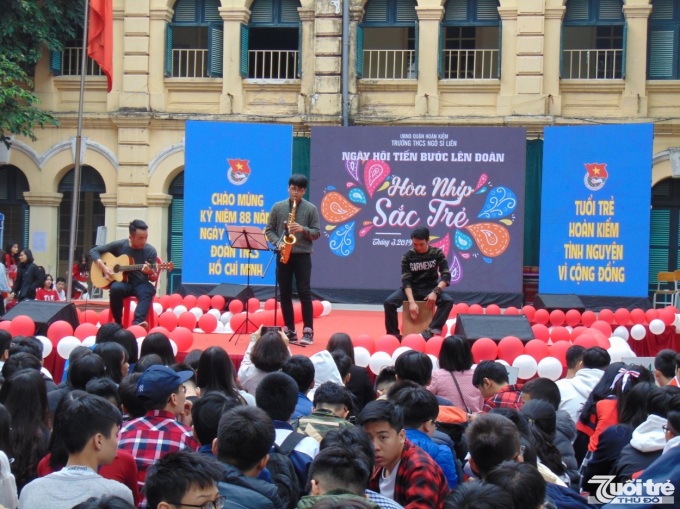 Một tiết mục văn nghệ của c&aacute;c bạn học sinh lớp 9.