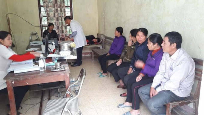 Nhiều người đến cơ sở y tế với c&aacute;c triệu chứng nghi ngộ độc thức ăn.