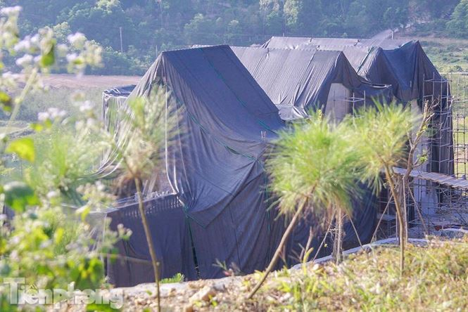 Hiện nhiều c&ocirc;ng tr&igrave;nh đang x&acirc;y dở được