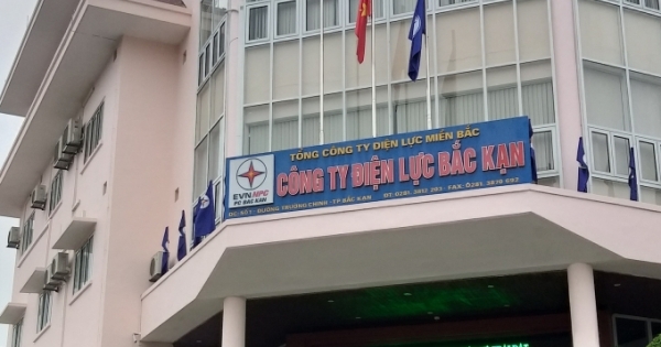 Lãnh đạo EVN Bắc Kạn nói gì về việc người dân dùng điện có cũng như... không?