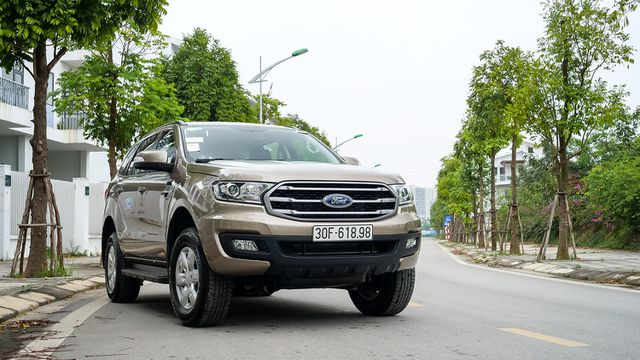 Ford Everest Ambiente - Bạn đồng h&agrave;nh l&yacute; tưởng tr&ecirc;n mọi nẻo đường