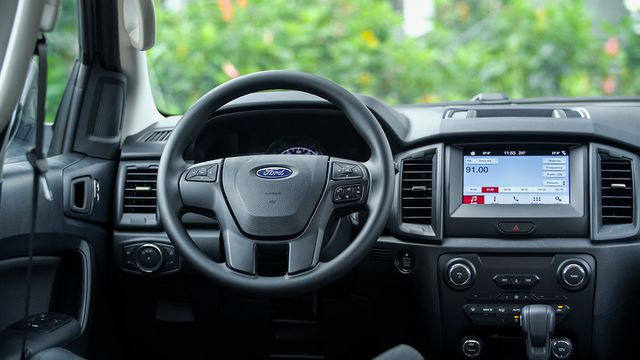 Ford Everest Ambiente - Bạn đồng h&agrave;nh l&yacute; tưởng tr&ecirc;n mọi nẻo đường