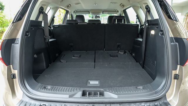 Ford Everest Ambiente - Bạn đồng h&agrave;nh l&yacute; tưởng tr&ecirc;n mọi nẻo đường