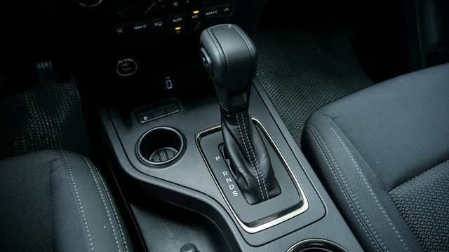 Ford Everest Ambiente - Bạn đồng h&agrave;nh l&yacute; tưởng tr&ecirc;n mọi nẻo đường