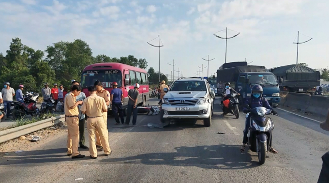 Lực lượng chức năng c&oacute; mặt xử l&yacute; vụ việc