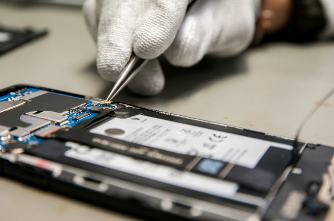 Từng giắc cắm t&iacute;n hiệu trong m&aacute;y, bề mặt v&agrave; c&aacute;c khe tiếp gi&aacute;p đều được kiểm tra kỹ lưỡng để đảm bảo mọi thứ ho&agrave;n hảo nhất cả về thẩm mỹ v&agrave; cơ kh&iacute;.