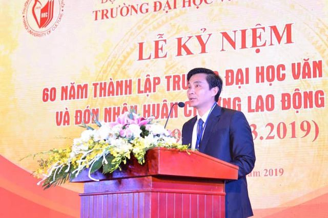 TS.Đinh C&ocirc;ng Tuấn, Ph&oacute; hiệu trưởng Trường Đại học Văn ho&aacute; H&agrave; Nội ph&aacute;t biểu tại buổi lễ.