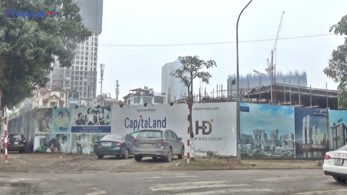 B&ecirc;n ngo&agrave;i dự &aacute;n.