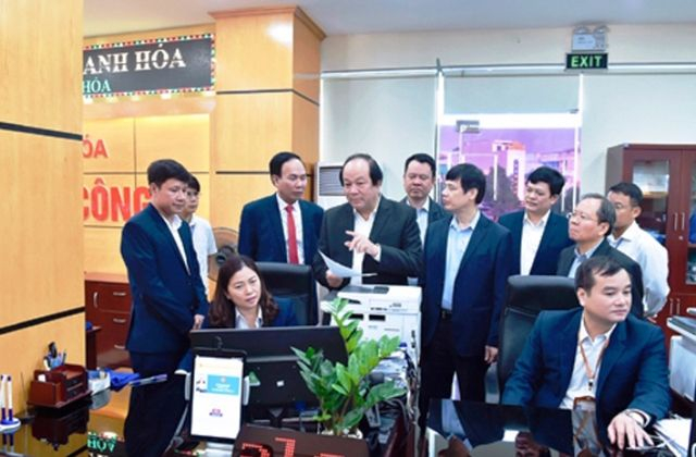 Tổ c&ocirc;ng t&aacute;c của Thủ tướng Ch&iacute;nh phủ kiểm tra giải quyết thủ tục h&agrave;nh ch&iacute;nh tại Trung t&acirc;m phục vụ h&agrave;nh ch&iacute;nh c&ocirc;ng tỉnh Thanh H&oacute;a.