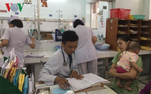 Trẻ em nhập viện tăng đột biến.