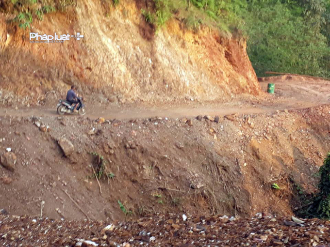 Đối tượng xưng l&agrave; c&ocirc;ng nh&acirc;n của C&ocirc;ng ty Tam Ph&uacute; đe dọa, đuổi kh&ocirc;ng cho đo&agrave;n c&ocirc;ng t&aacute;c l&ecirc;n kiểm tra.