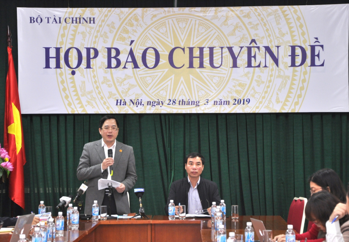 Cục trưởng Cục T&agrave;i ch&iacute;nh doanh nghiệp trả lời tại họp b&aacute;o.&nbsp;