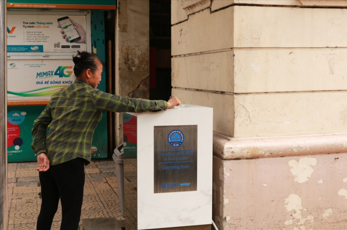 Nước miễn ph&iacute; tại chỗ đ&atilde; giải quyết được nhu cầu uống nước sạch của đại bộ phận người d&acirc;n.