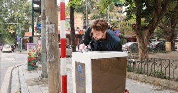 Du khách nước ngoài nói gì về những trụ nước sạch miễn phí ở Hà Nội?