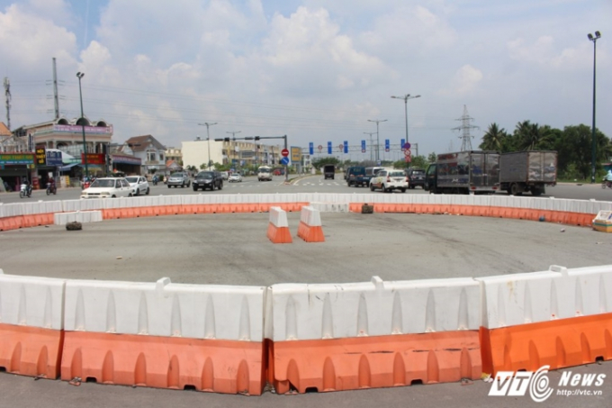 &nbsp;N&uacute;t giao n&agrave;y lại qu&aacute; đơn giản, kh&ocirc;ng c&oacute; ch&uacute;t mĩ quan n&agrave;o.