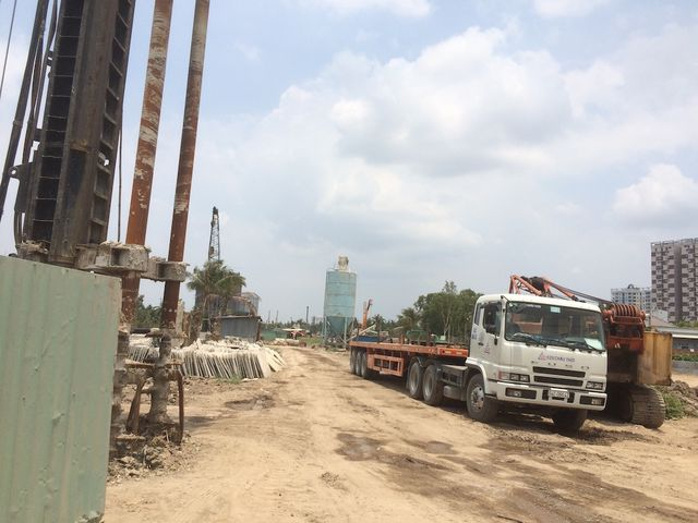 Dự &aacute;n v&agrave;nh đai 2, đoạn Phạm Văn Đồng - n&uacute;t giao G&ograve; Dưa (quốc lộ 1) động thổ từ năm 2015 nhưng đến nay chỉ l&agrave; từng đoạn c&ocirc;ng trường ngổn ngang