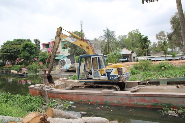 M&aacute;y m&oacute;c, nh&acirc;n c&ocirc;ng bị l&atilde;ng ph&iacute;