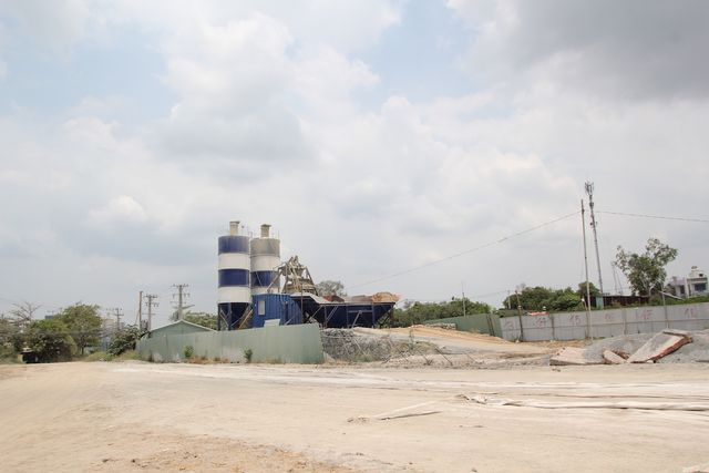 Dự &aacute;n giao th&ocirc;ng trọng điểm nhưng c&ocirc;ng trường lại vắng vẻ v&ocirc; c&ugrave;ng