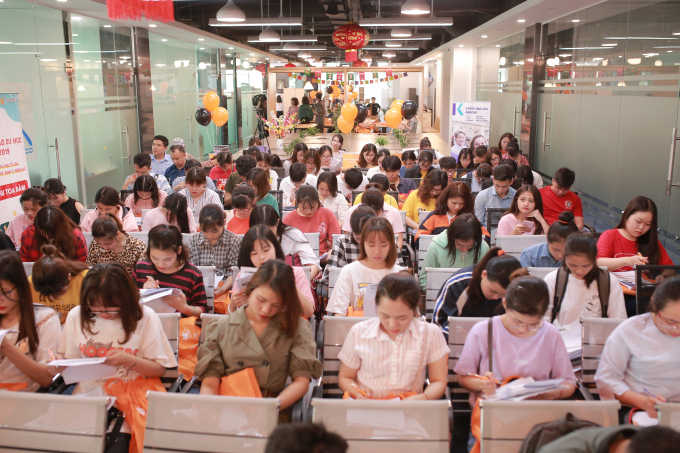 Học sinh H&agrave; th&agrave;nh h&agrave;o hứng trước cơ hội du học ngắn hạn tại Mỹ v&agrave; Canada