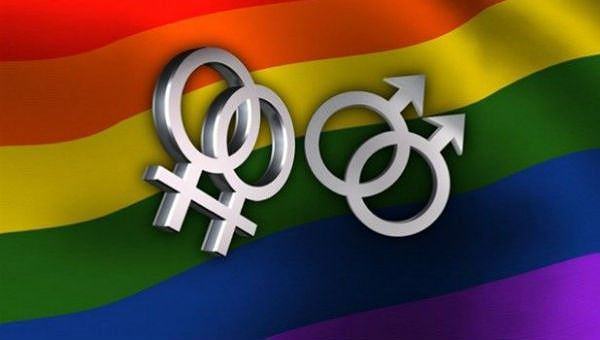 C&oacute; người h&agrave;i l&ograve;ng, c&oacute; người đắng cay với cuộc sống h&ocirc;n nh&acirc;n giả tạo.