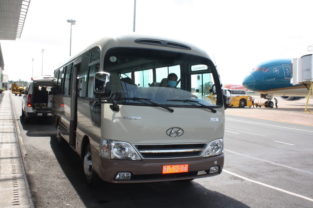 Cận cảnh quy trình đặc biệt đón các chuyến bay từ Hàn Quốc - Ảnh 4.