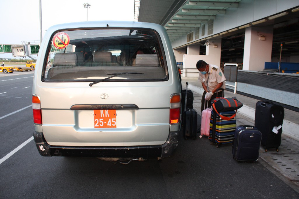 Cận cảnh quy trình đặc biệt đón các chuyến bay từ Hàn Quốc - Ảnh 12.