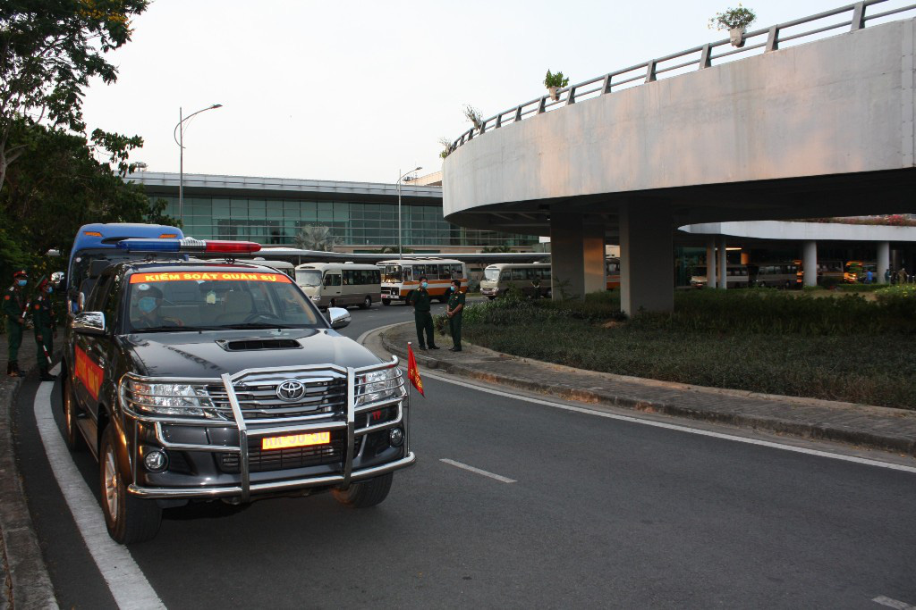 Cận cảnh quy trình đặc biệt đón các chuyến bay từ Hàn Quốc - Ảnh 14.