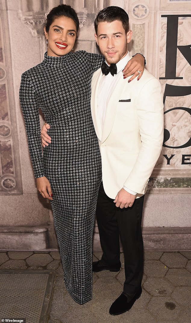 Hoa hậu thế giới Priyanka Chopra U40 quyến rũ ngất ngây - ảnh 11