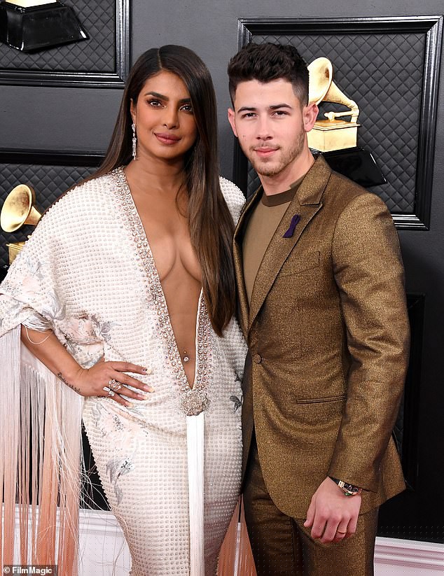 Hoa hậu thế giới Priyanka Chopra U40 quyến rũ ngất ngây - ảnh 12