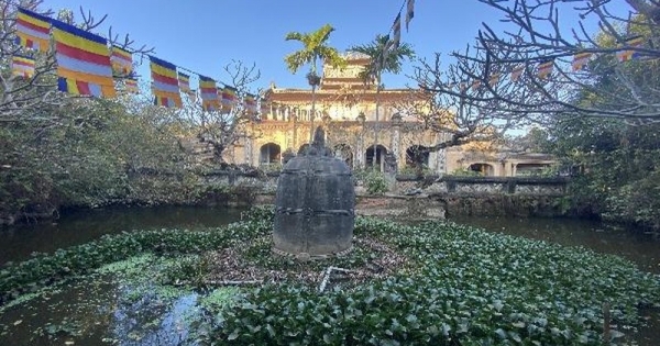 Kỳ lạ quả chuông nặng 9 tấn, gần 100 năm chưa một lần được đánh